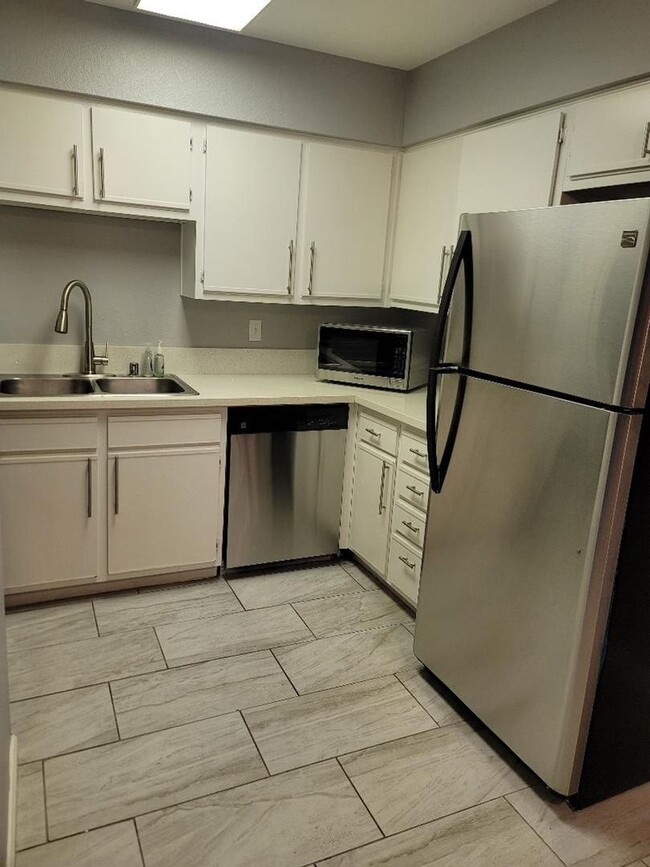 Building Photo - 1 Bedroom Condo in Las Vegas