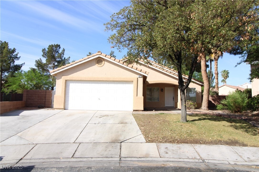Foto principal - 301 Laguna Glen Dr