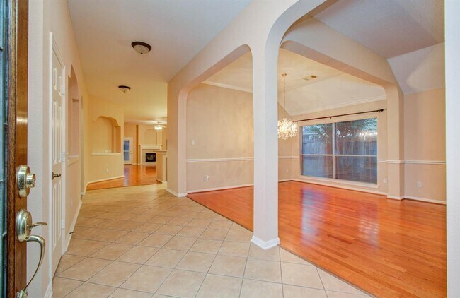 Foto del edificio - 14403 Red Tailed Hawk Ln