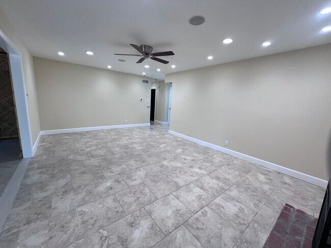 Foto del edificio - 8490 Drey Rd