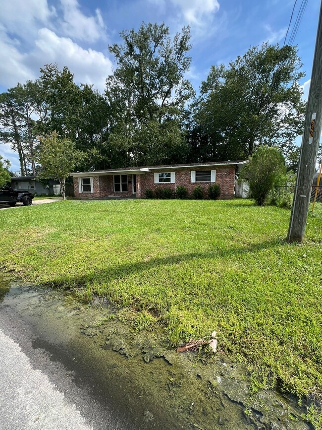 Building Photo - 5450 Juno Dr