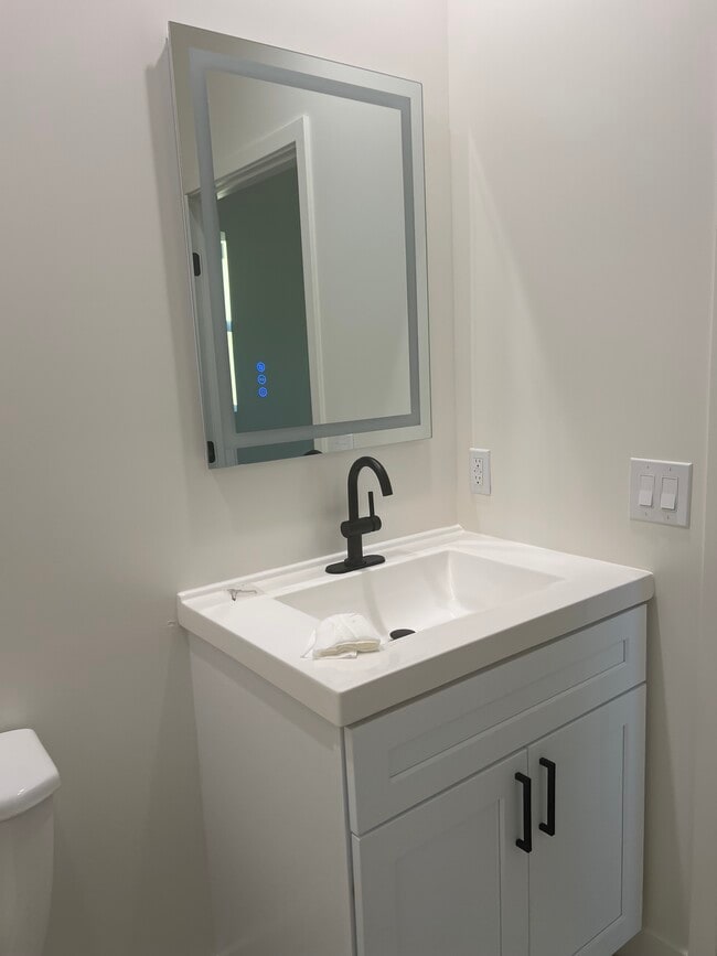 Foto del edificio - 7538 Cozycroft Ave