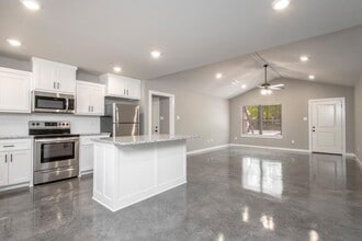 Building Photo - 106 Hemlock Ave