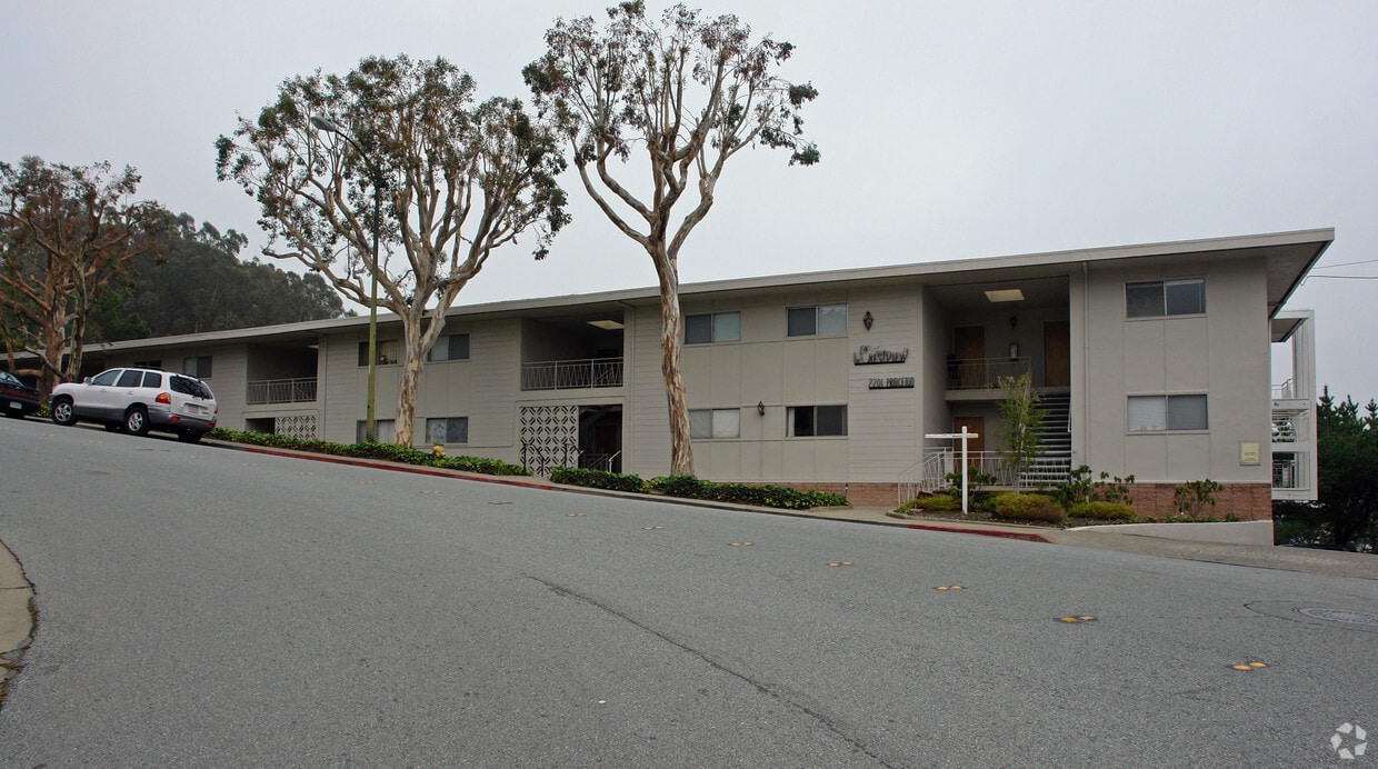 Building Photo - 2201 Princeton Dr