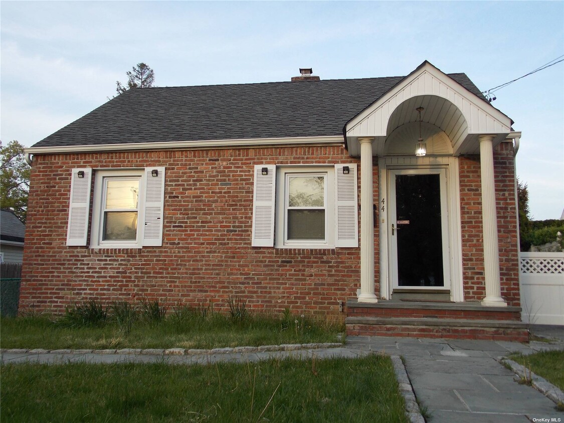 44 Brian St, New Hyde Park, NY 11040 House Rental in New Hyde Park