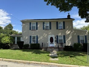 Building Photo - 112 Mill St