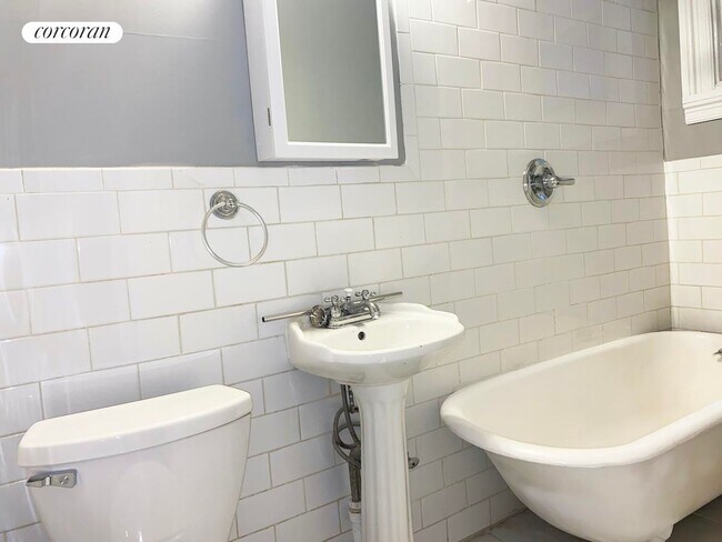 Building Photo - 417 Stanhope St