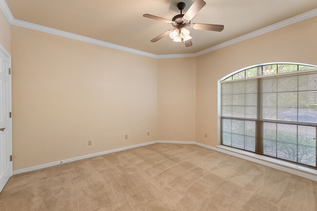 Building Photo - Rare Oversized Townhome Steps from Main St...