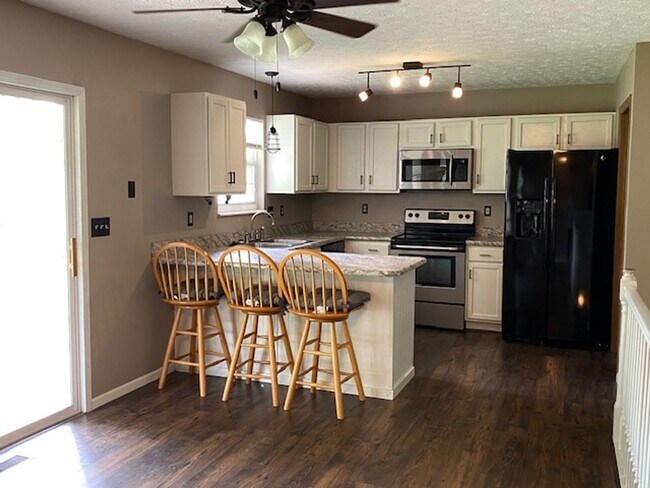 Foto del edificio - Three Bedroom Home w/ 2.5 Baths and 2 Car ...