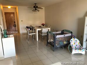 Foto del edificio - 8100 Byron Ave