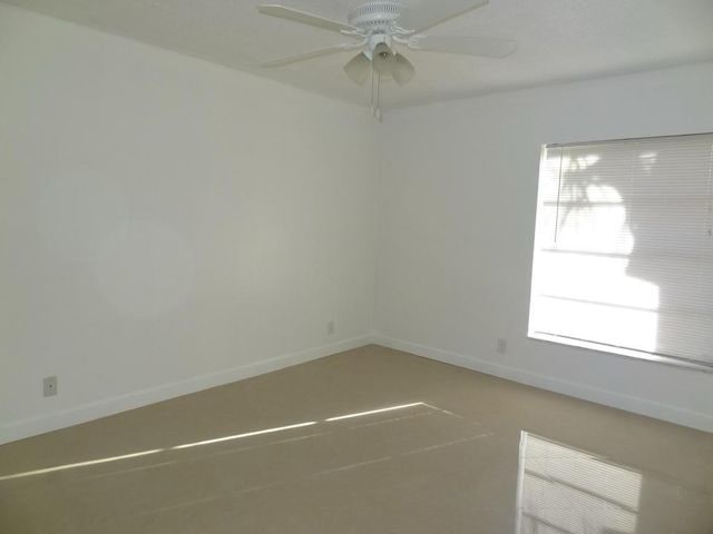 Foto del edificio - 460 NW 20th St