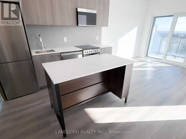 Photo du bâtiment - 7439 Kingston Rd