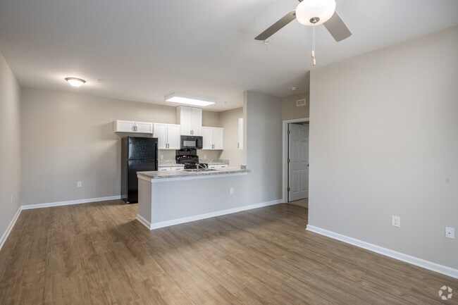 3BR, 2BA - 1,198SF - Living Room / Dining Area - Weller's Ridge