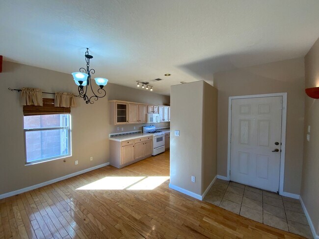 Foto del edificio - 3 Bedroom Single Story Home Available Near...