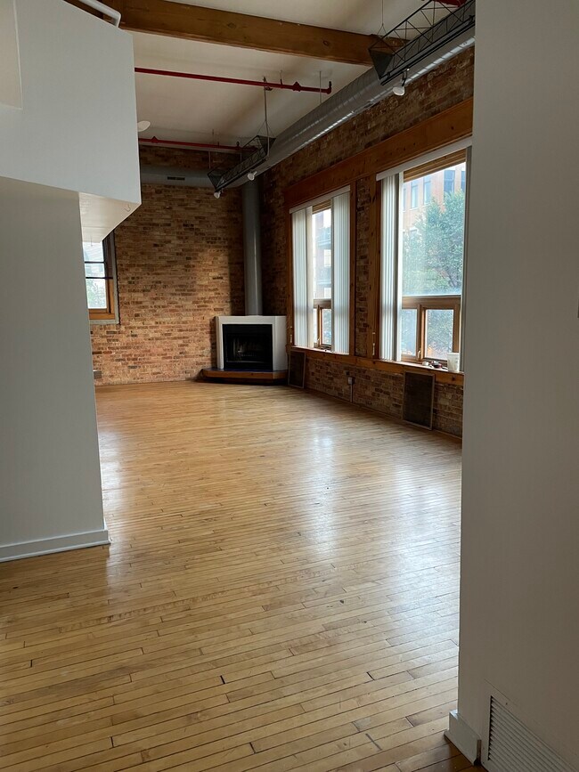 Pisos de madera - 1114 W Belmont Ave