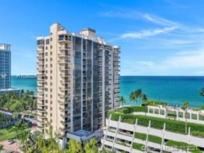 Foto del edificio - 6423 Collins Ave