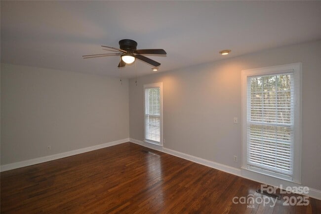 Foto del edificio - 9024 McElroy Rd