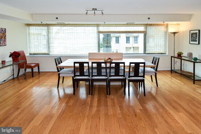 Foto del edificio - 5450 Whitley Park Terrace