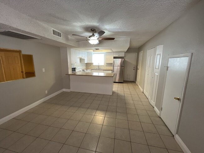 Foto del edificio - Don't miss the opportunity to call this co...