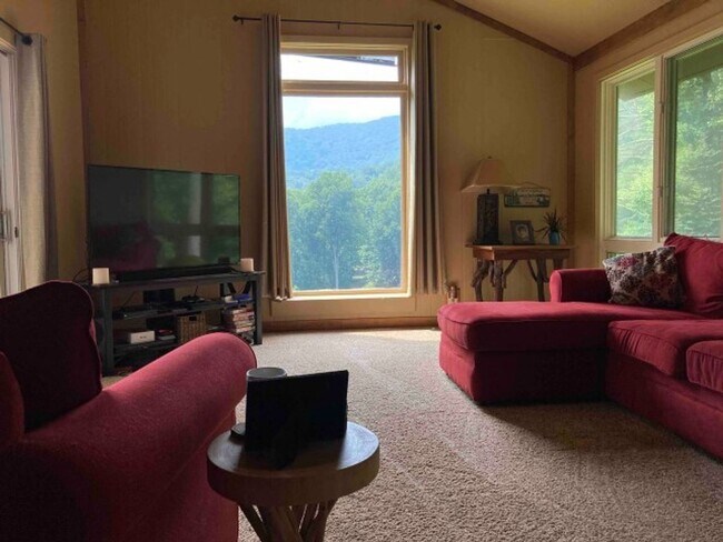 Foto del edificio - 3543 Dark Ridge Rd