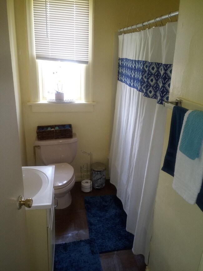 Building Photo - 5458 Shreve Ave