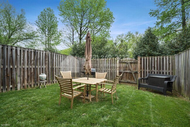 Building Photo - 3 br, 4 bath House - 735 Parev Way -
