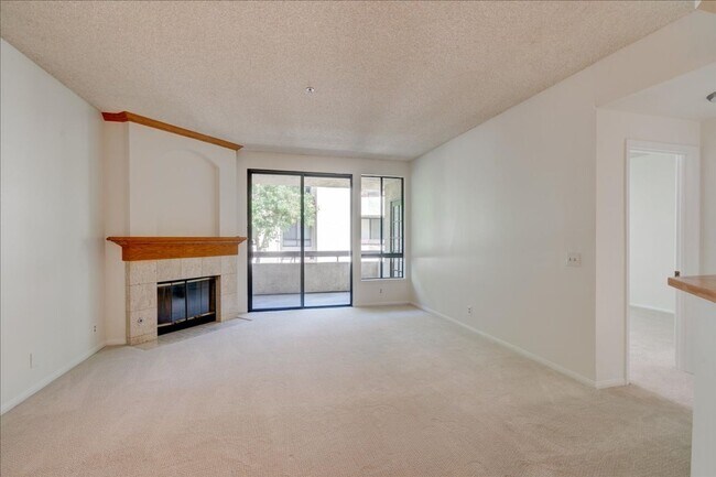Foto del edificio - Resort Like Living 2 Master Suites For Lease
