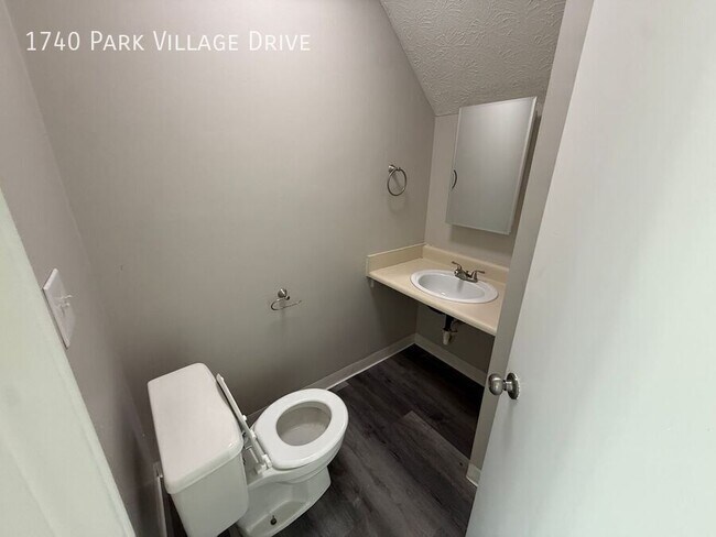 Foto del edificio - 1740 Park Village Dr