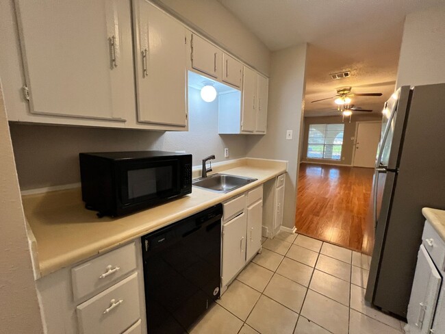 Foto del edificio - Duplex in Southwest Houston with Spacious ...