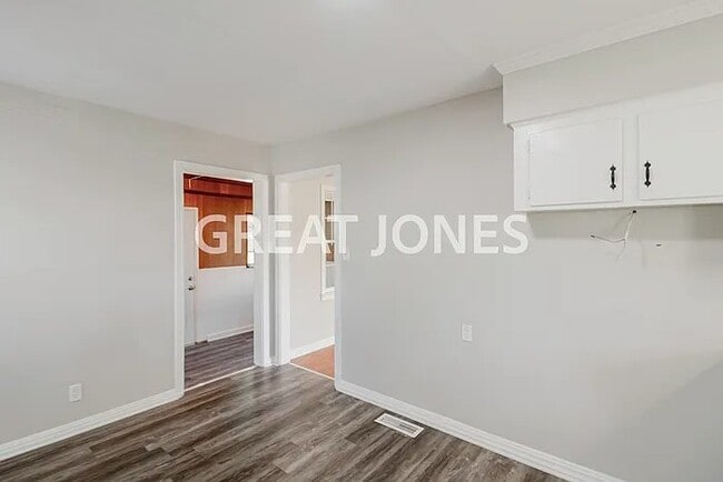 Building Photo - 8329 8th Ave S