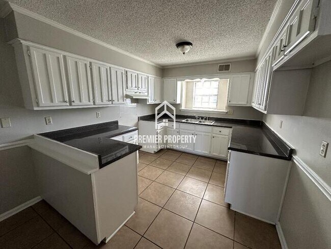 Building Photo - 4439 Valleydale - Available Now!