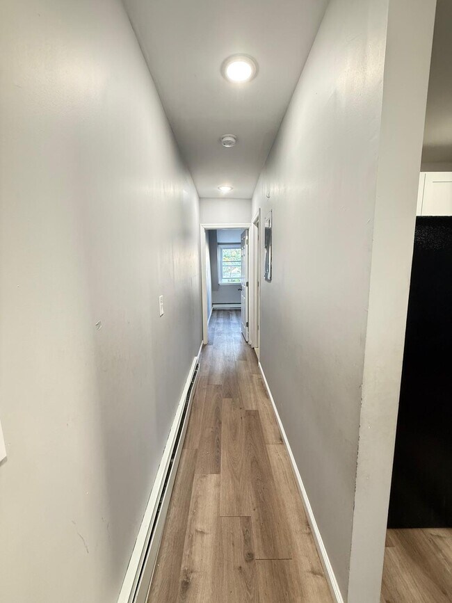 Building Photo - 439 7th Ave W
