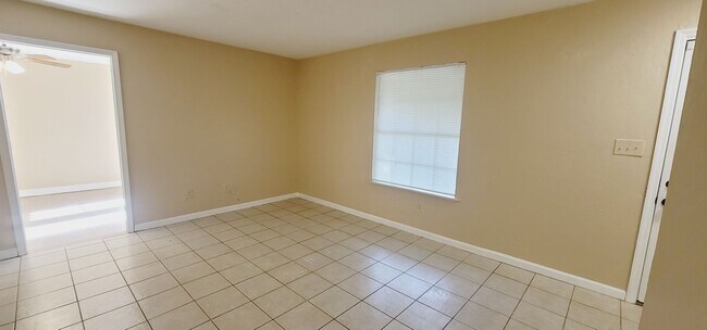 Building Photo - UPDATED 4/2 NW House w/ Stainless Steel Appliances & Huge Yard Available May 1st for $1695/month!
