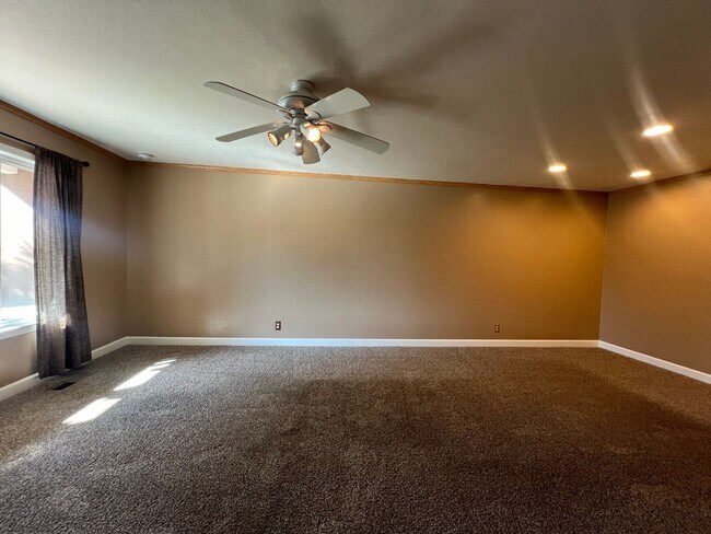 Building Photo - Wonderful 2 bed, 2 bath in Fremont plus BO...