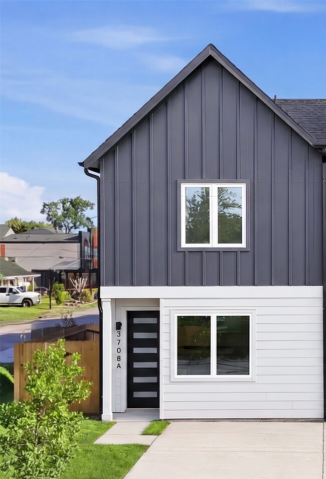Building Photo - 3708 Glenrose St
