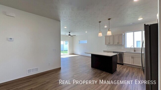 Foto del edificio - Modern 3 Bed, 2.5 Bath Townhome in West Sioux Falls