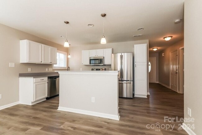 Building Photo - 10341 Hugue Way