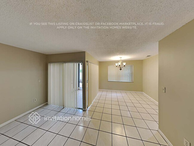 Building Photo - 9912 NW 9th Ct