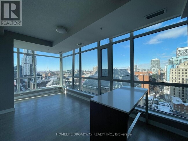 Building Photo - 199 Richmond St W