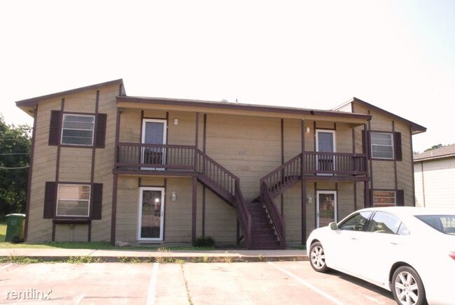 Building Photo - 1 br, 1 bath 4plex - 813 Yegua St Apt 4 yegua