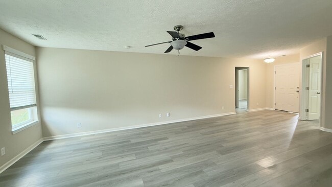 Building Photo - WEST LAFAYETTE...3 Bedroom 2 Bath plus office