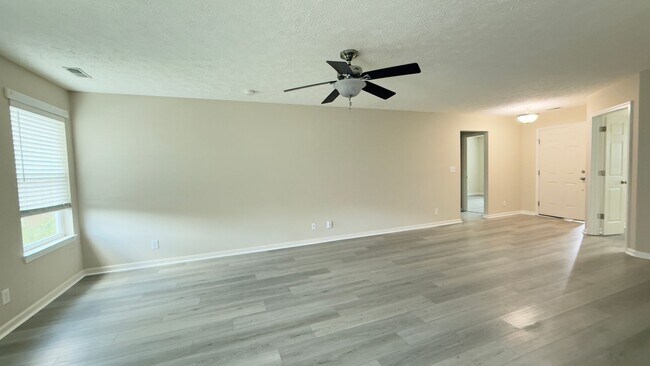 Foto del edificio - WEST LAFAYETTE...3 Bedroom 2 Bath plus office