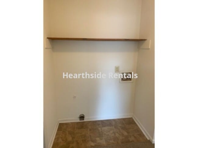 Building Photo - **2 Bedroom 1 Bath Apartment Next to Pitt ...