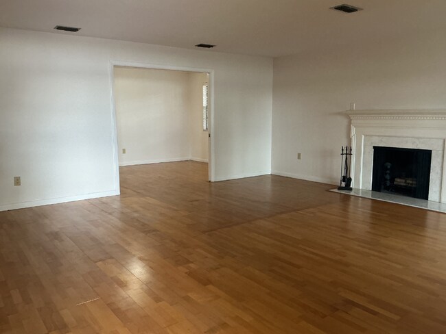 Foto del edificio - Lake Hollingsworth Area 3/2 – Updated & Move-In Ready