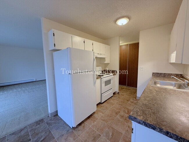 Foto del edificio - Updated 2 Bdrm Apartment with Balcony in Sellwood Moreland Neighborhood