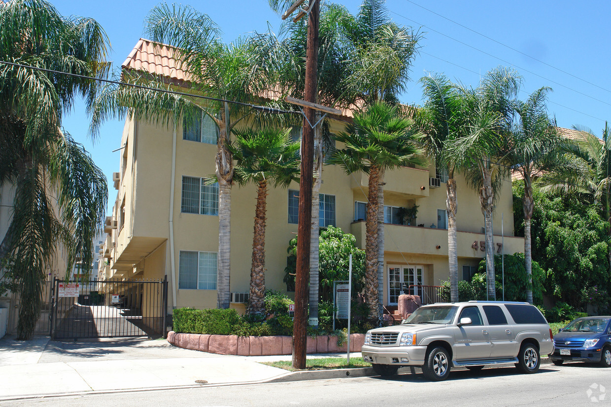 Willis Apartments - Sherman Oaks, Ca 