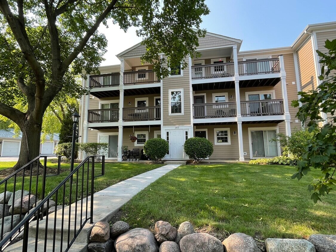Foto principal - 102 E Winchester Rd