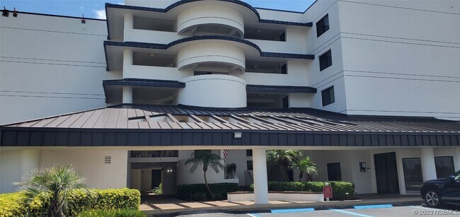 Building Photo - 4865 S Atlantic Ave