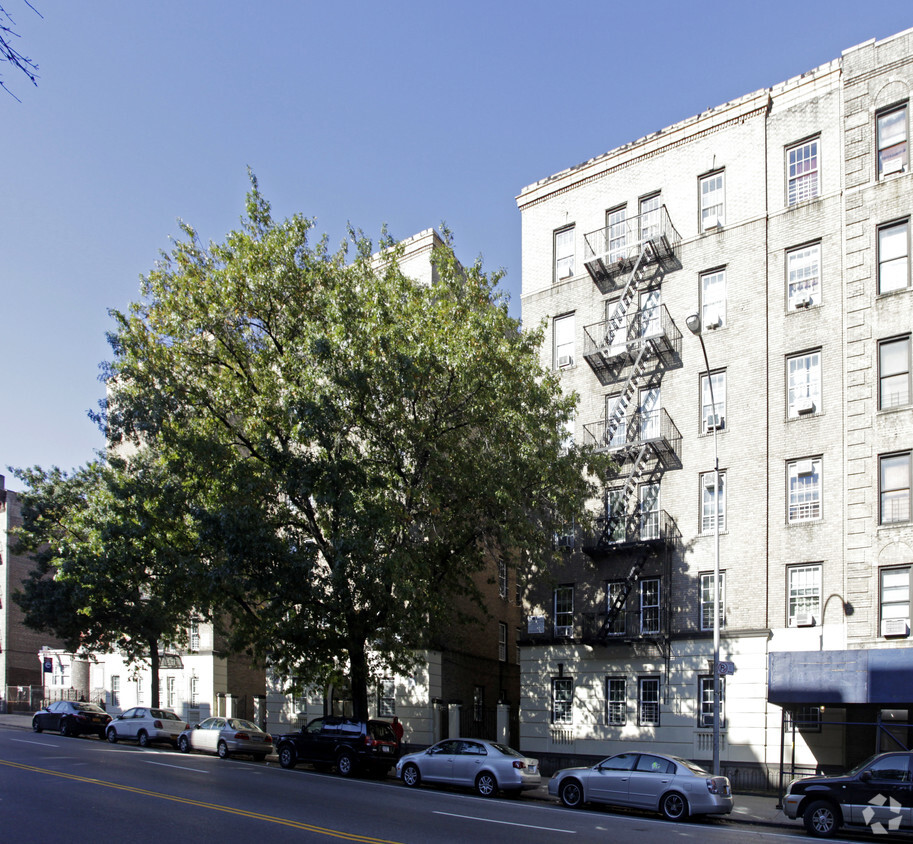 Building Photo - Arthur Court