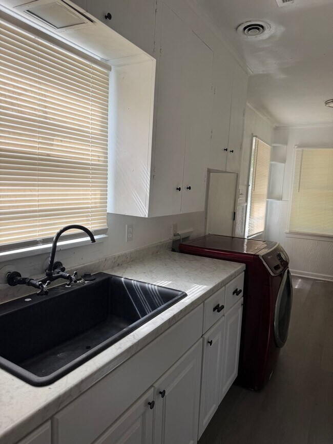 Foto del edificio - 3628 Sumner St